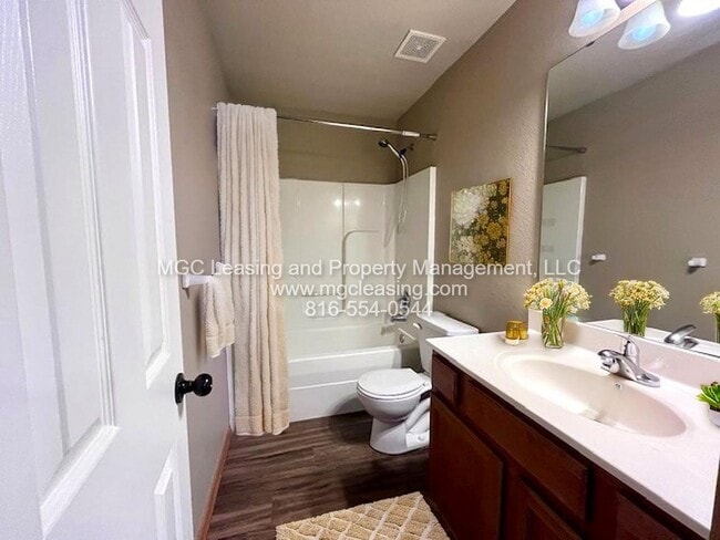 Photo - 119-123 SW Rock Garden St