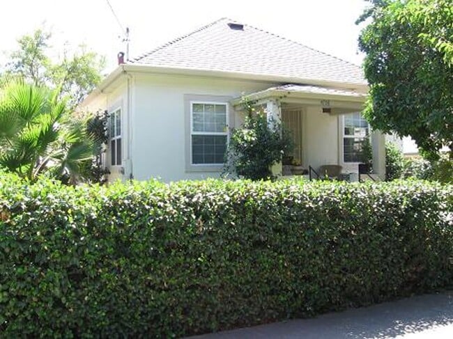 Building Photo - Pleasanton, Charming Downtown Living, Walk to Main St. 3 bed / 1 bath – Large Yard! Great schools