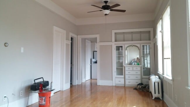 1622 N Warren Ave Unit Upper