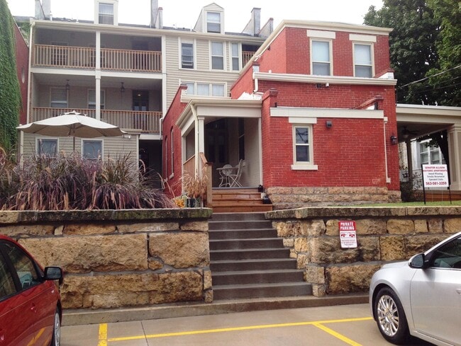 Building rear. patio. parking - 1134 Locust St Unit B2