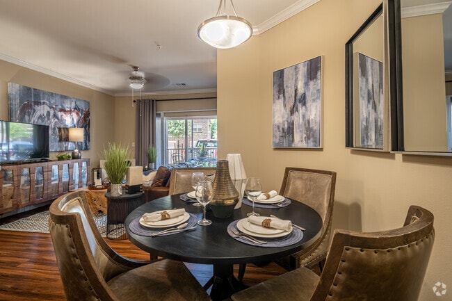 1HAB, 1BA - 724 ft²