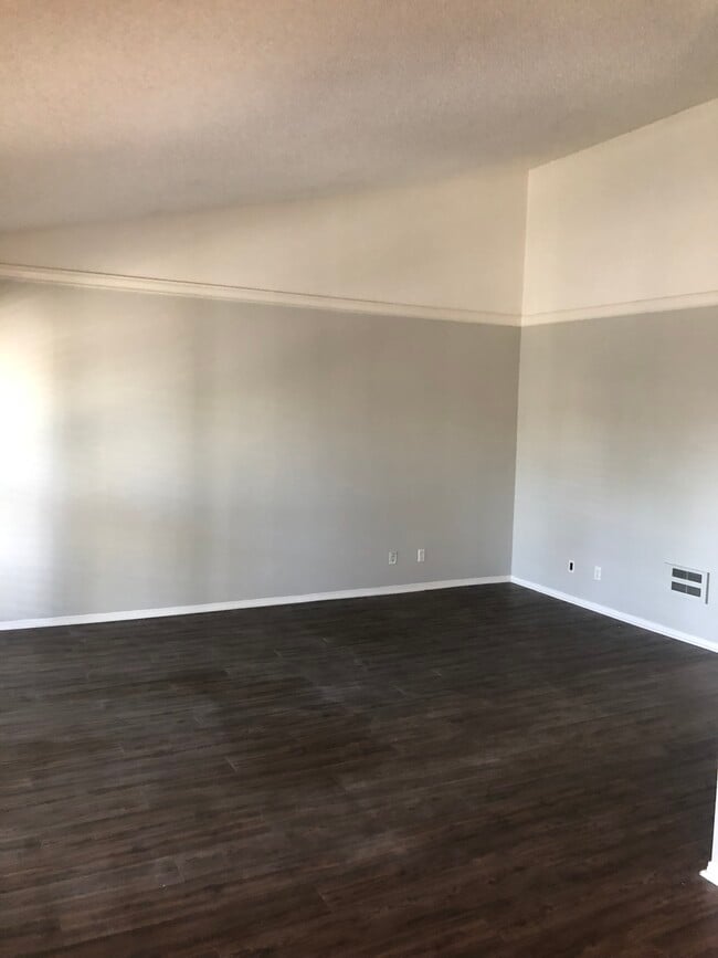 spacious living and dining area - 631 S Prospect Ave Unit 203