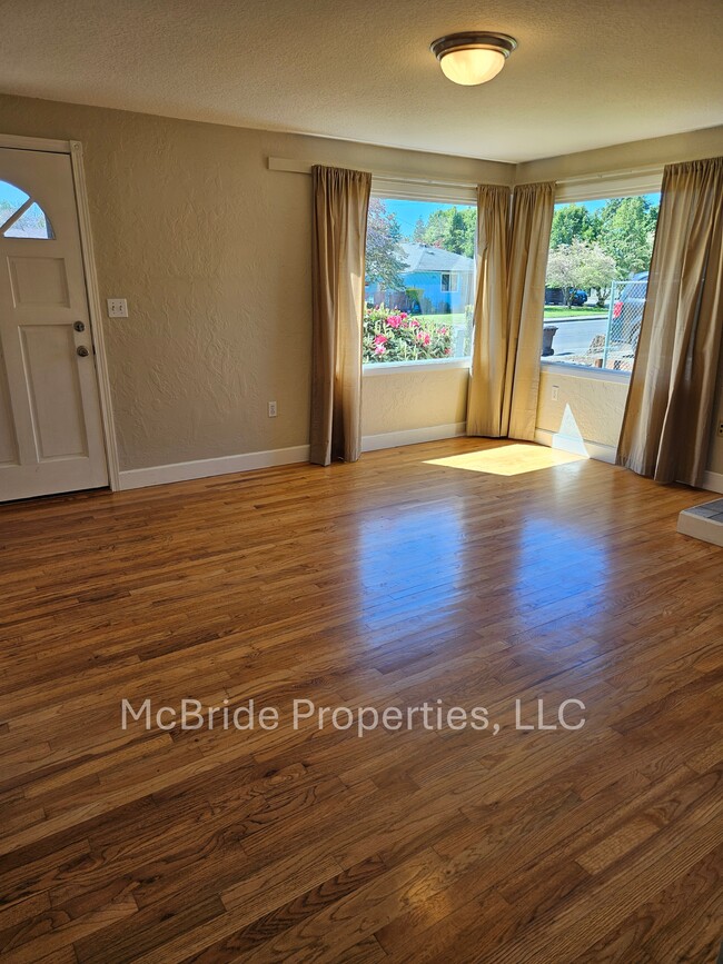 Photo - 260 N Knights Bridge Rd