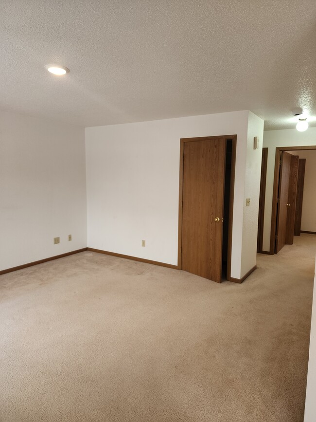 Building Photo - 1490 Tower Dr Unit 2