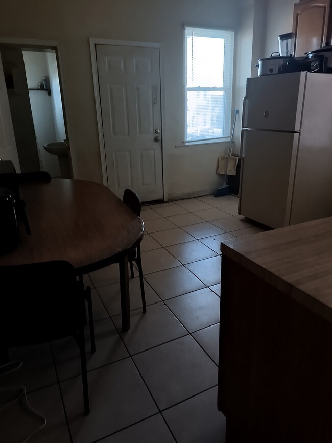 Photo - 1615 N Ellamont St