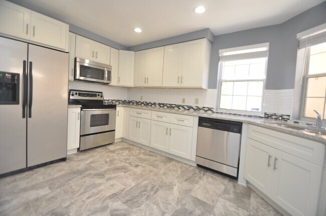 Photo - 10 Marina Point Pl