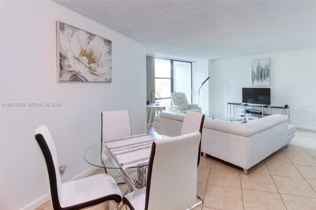 Photo - 800 Parkview Dr Unit 311