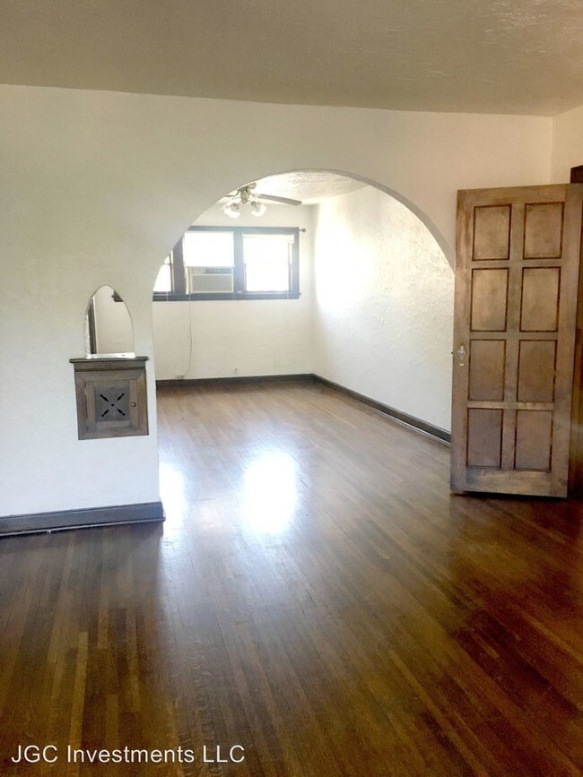 Photo - 4817-4821 Chicago St