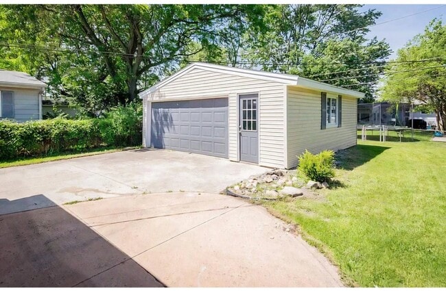Photo - 2715 Farnsworth Dr