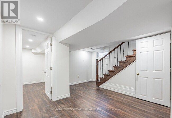 Photo - 111 Elgin St W