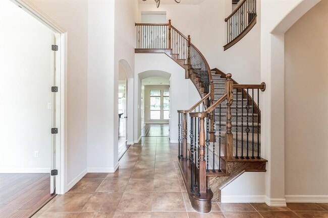 Photo - 208 Angus Dr