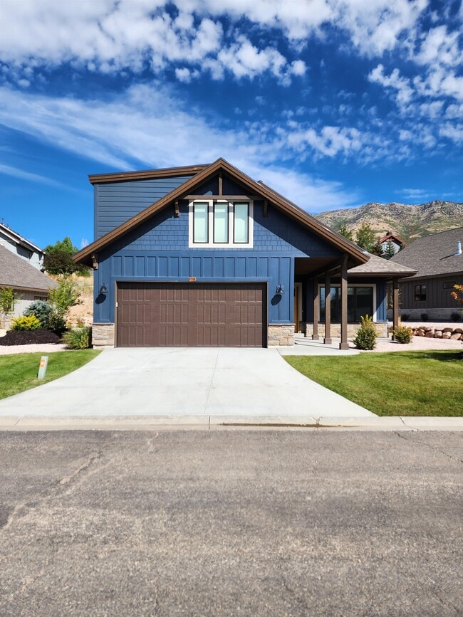 Building Photo - 5979 E Big Horn Pkwy