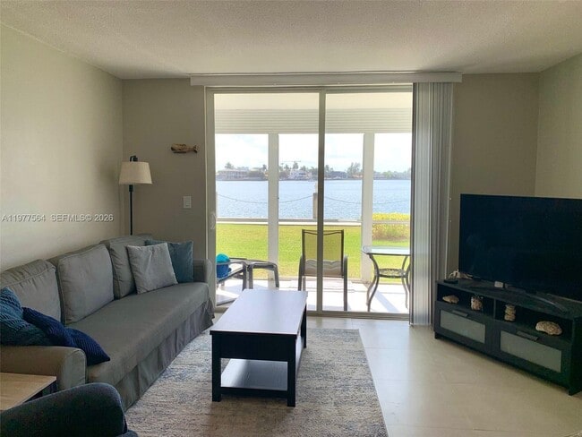 Building Photo - 3010 Marcos Dr Unit R105