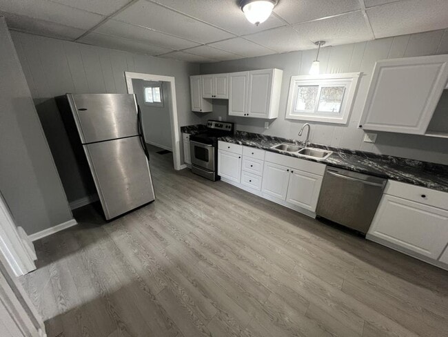 Building Photo - 16 Cummings St