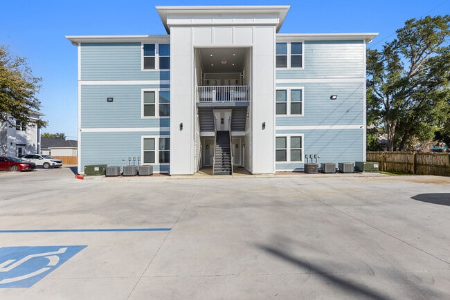 Photo - 133 Briarfield Ave Unit A11