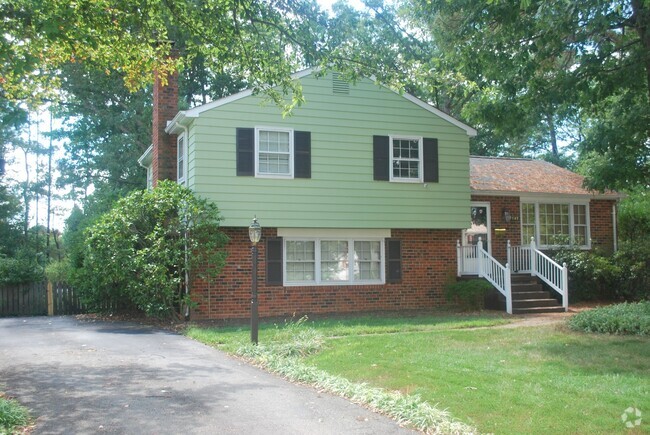 Building Photo - Charming Brick Tri-Level Home for Rent!