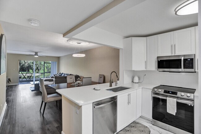 Photo - 3601 Inverrary Dr Unit 109