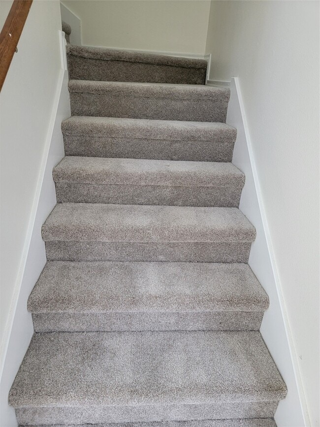 Photo - 424 Folk Crest Ln