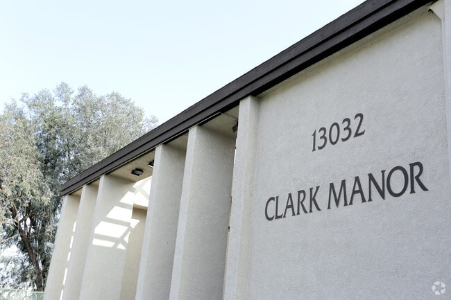 Photo - Clark Manor
