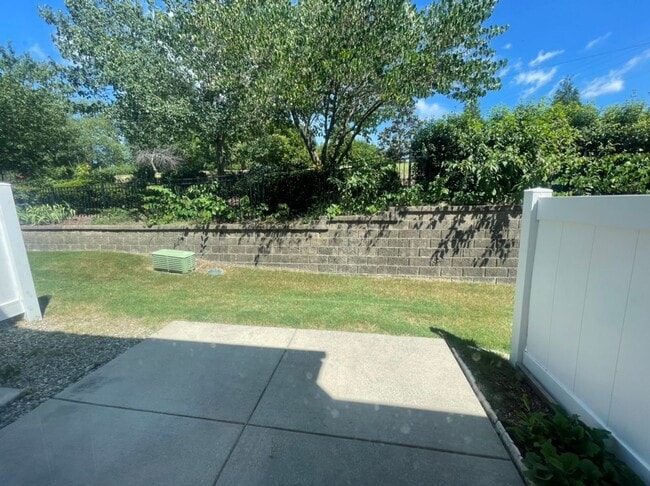 Photo - Beautiful 2 bed 2.5 bath brick townhome in Apex
