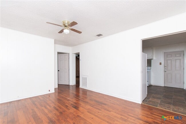 Photo - 202 Carpenter St