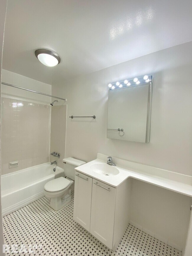 Photo - 236 E 36th St Unit 12A