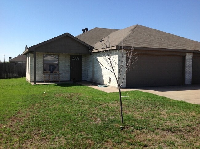 Building Photo - Sunwest Village Duplex