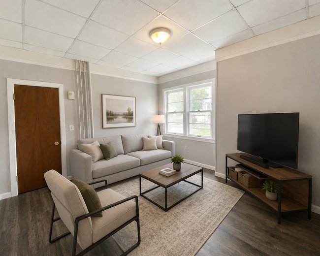 Building Photo - 1 bed/1 bath in Heritage Hill ( first floor) **Available in July** Unit Lyon 1
