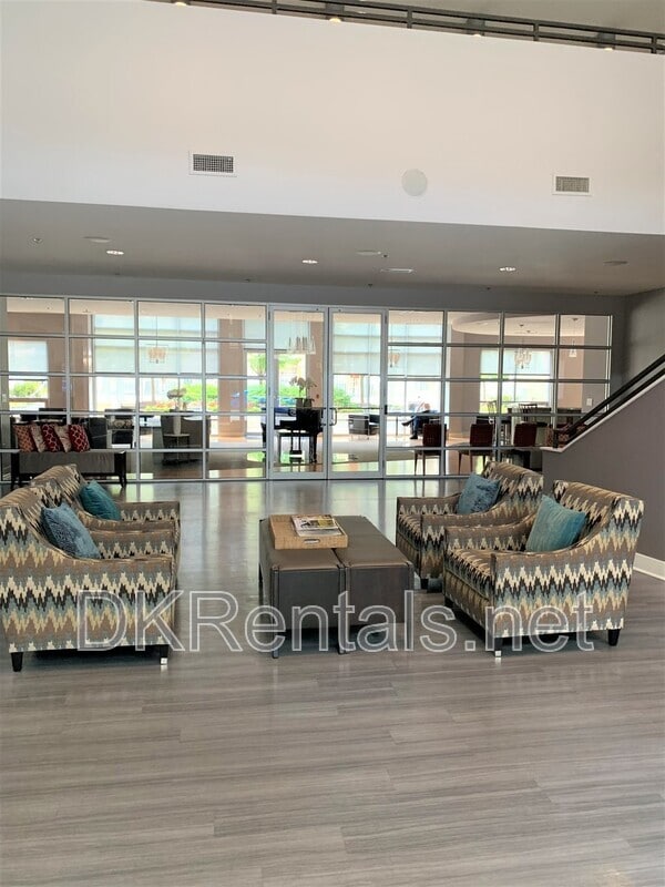 Photo - 711 Cosmopolitan Dr NE