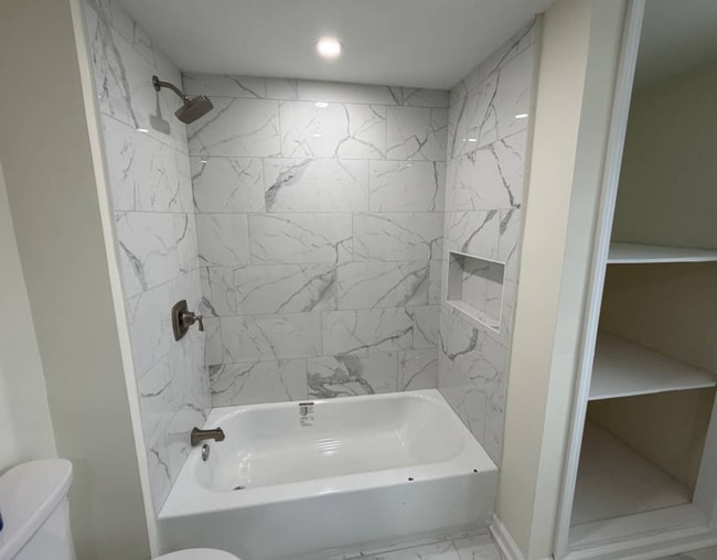 Photo - Single Family Home 6 beds 2.5 bath For Rent