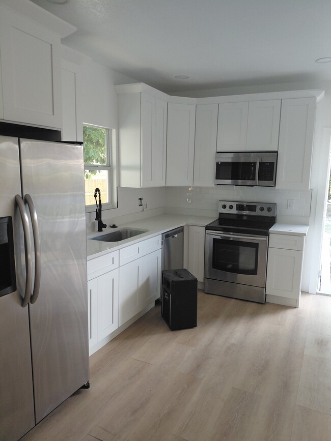 Photo - 8003 N Gomez Ave