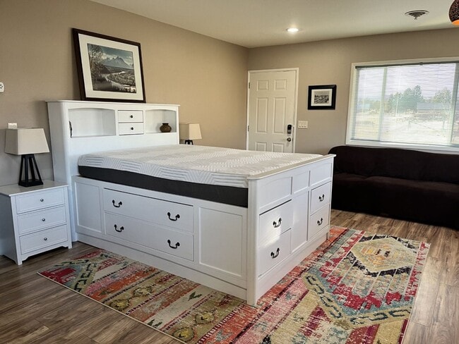 Building Photo - AVAILBLE NOW: SUPER SWEET SHORT TERM FURNISHED STUDIO on 20 Acre Tumalo Ranch