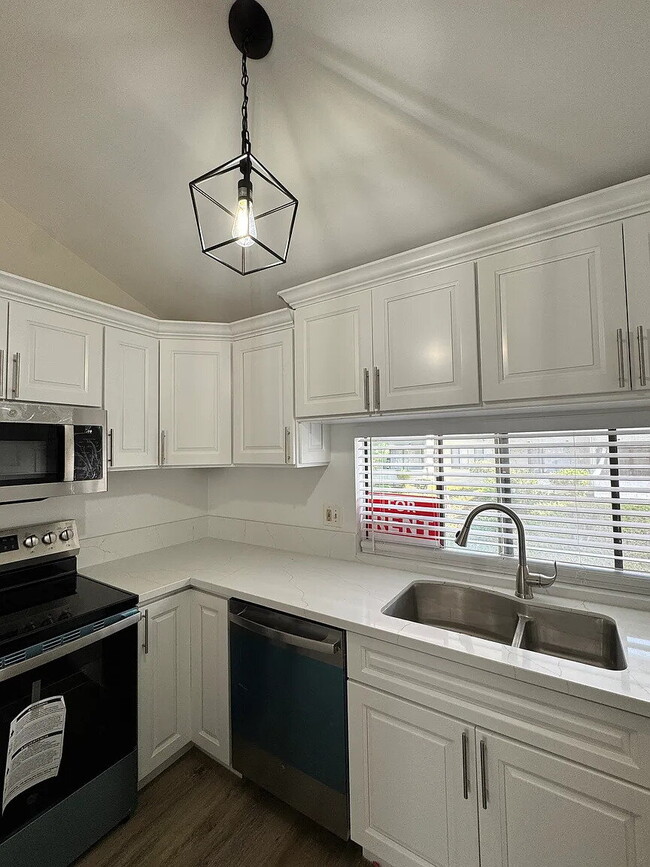 Photo - "Charming 1-Bedroom Retreat in Naperville - Perfect for Comfortable Living!"