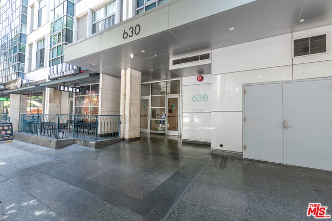 Building Photo - 630W W 6th St Unit 309 Rental
