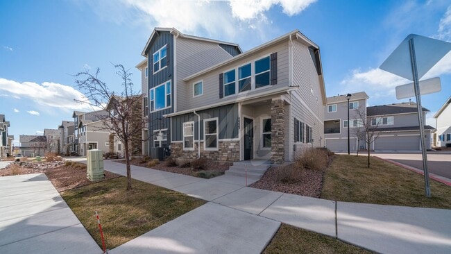 Building Photo - Beautiful Townhome located in the Townes at Woodmen Heights