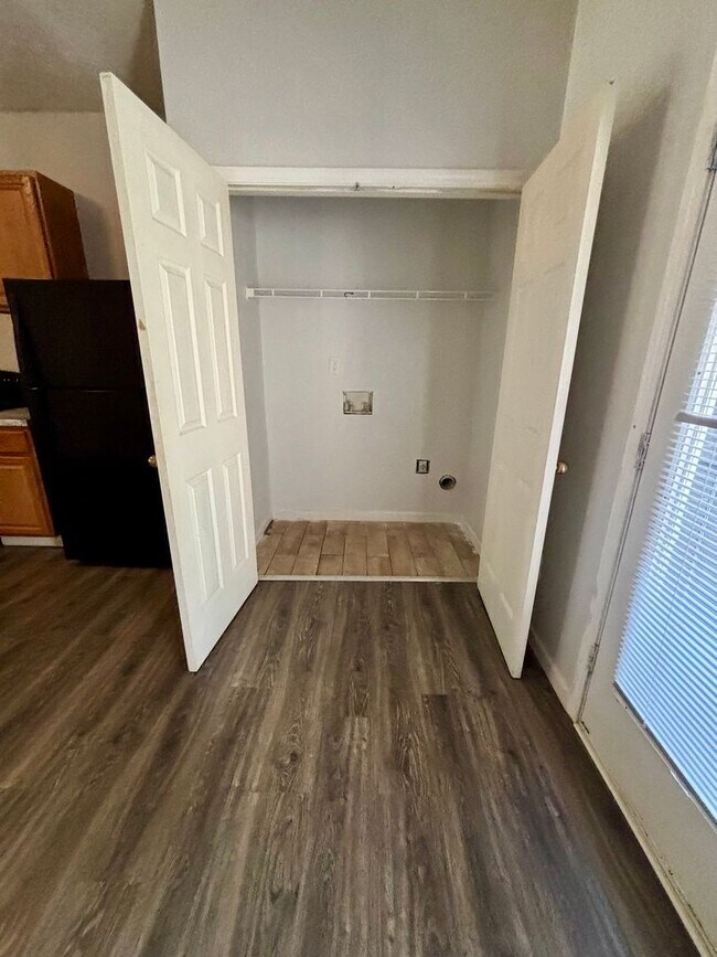 Photo - 4694 Ernest Dr