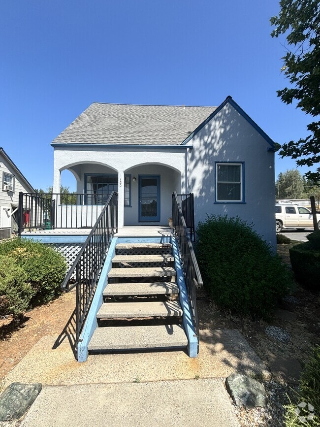 Building Photo - 1120 E Main St Rental