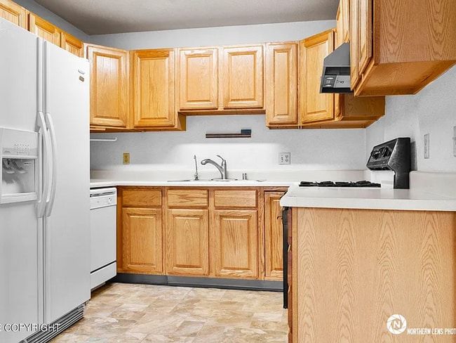 Building Photo - State Street Townhomes Unit B