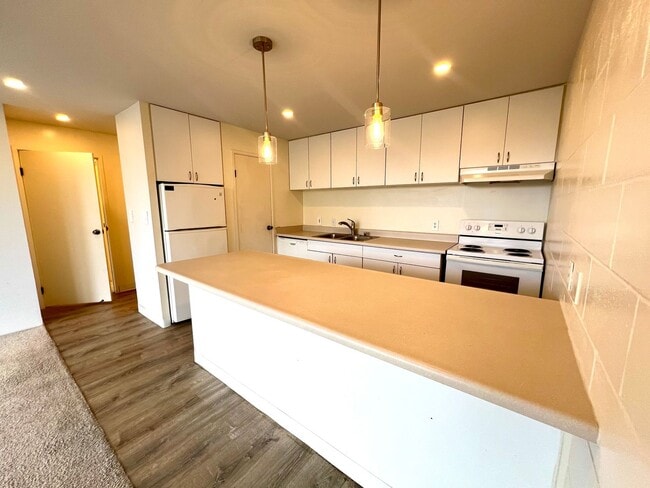 Building Photo - Makiki Condo with Parking and A/C Unit 505