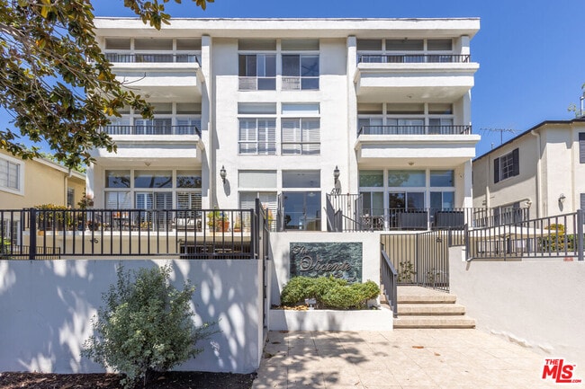 Building Photo - 511 San Vicente Blvd Unit 204