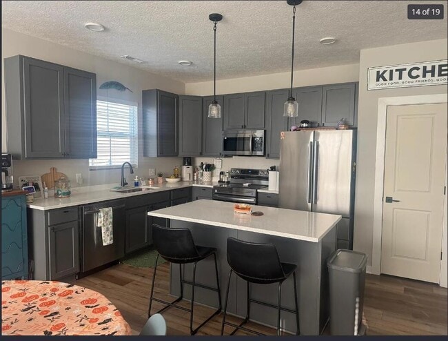 Photo - 566 Rochdale Run