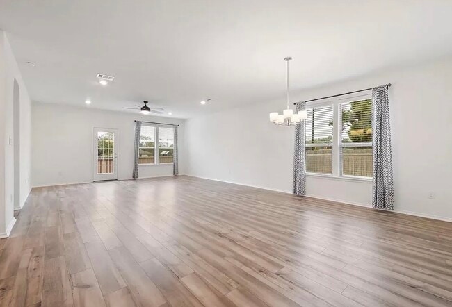 Photo - 100 Jarbridge Dr