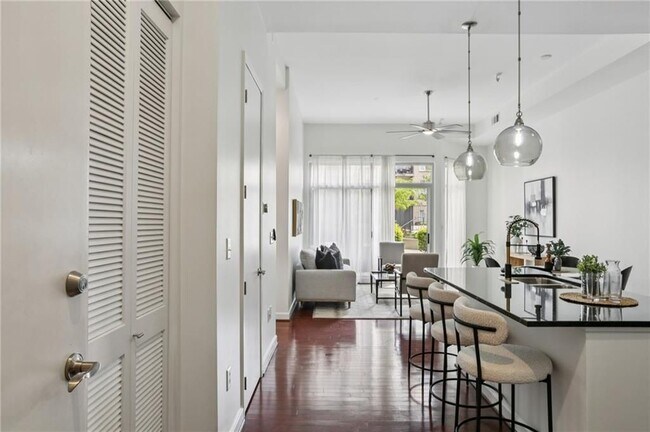 Photo - 711 Cosmopolitan Dr NE