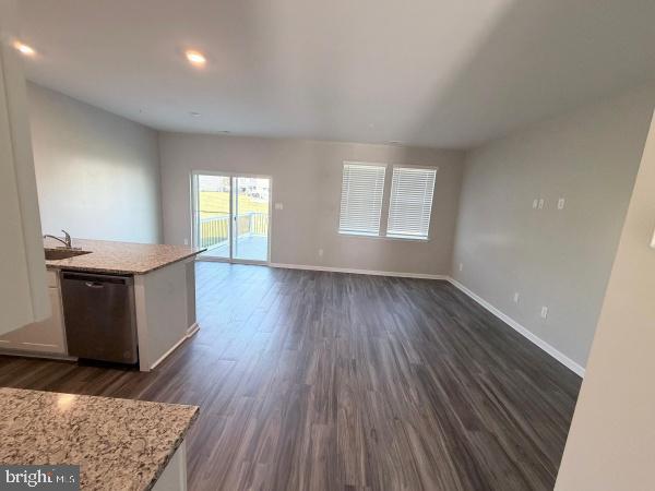 Photo - 255 Maple Run Dr