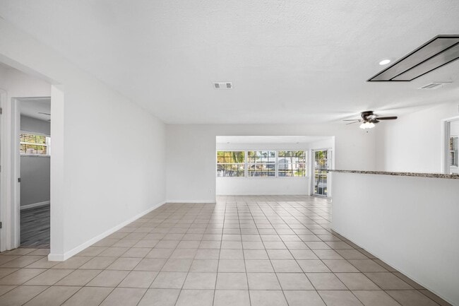 Photo - 312 Tallahassee Dr NE