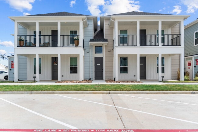The Cottage Green Tomball