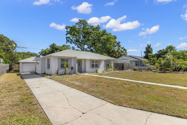 Photo - 3505 Prescott St N