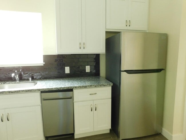 Building Photo - 113 G St