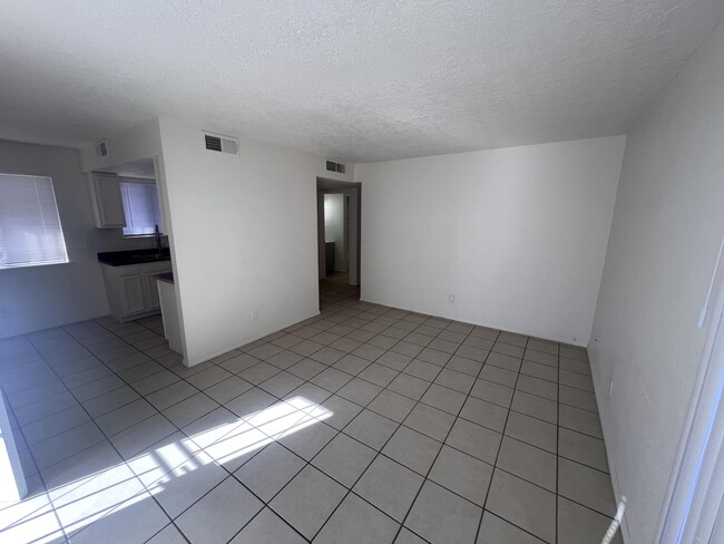 Building Photo - 1005 Dickerson Dr SE