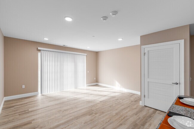 1BR, 1BA - 703SF - Living Room